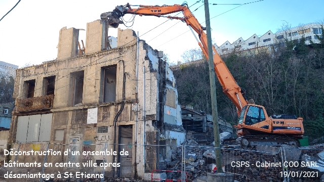 Dconstruction d'un ensemble de btiments en centre ville apres dsamiantage  St Etienne