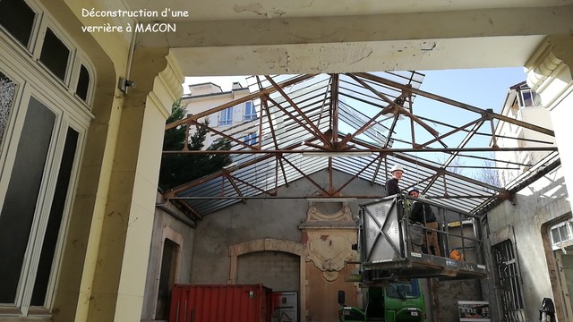 Deconstruction d'une verrire  MACON