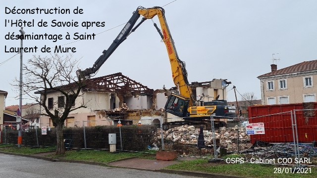 Dconstruction de l'Htel de Savoie apres dsamiantage  Saint Laurent de Mure